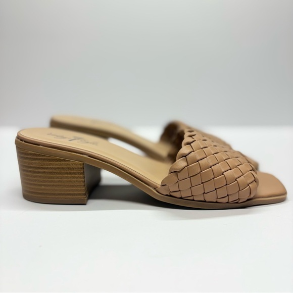 Vintage 7 Eight Mule Sandal with Heel | Tan | Size 10M
NWOT - Picture 5 of 10